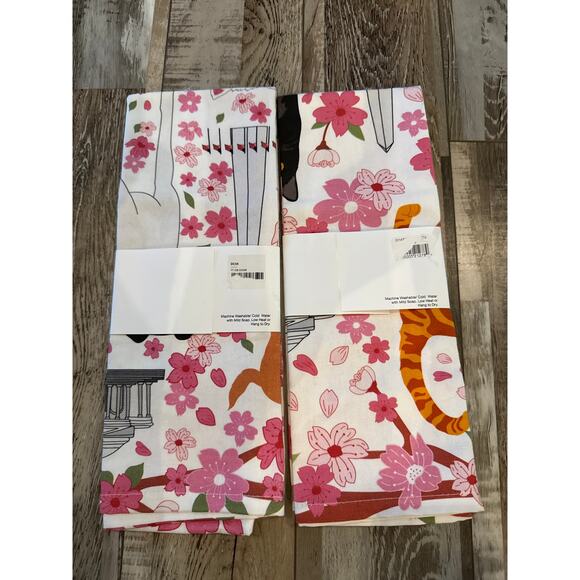 Naked Decor Tea Towel Cotton Set of Two Cat and Dog Theme Washington DC NEW - Picture 2 of 2